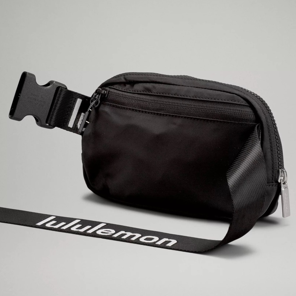 Lululemon everywhere belt bag NWT